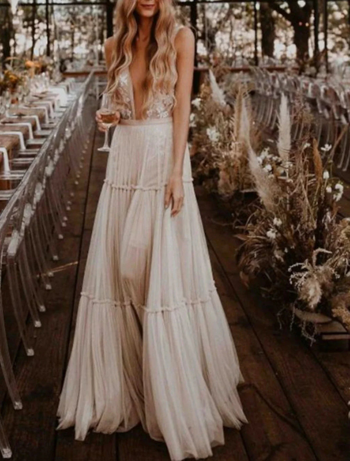 Beach Sexy Boho Wedding Dresses A-Line V Neck Sleeveless Floor Length Tulle Bridal Gowns With Appliques Lace Train Dress