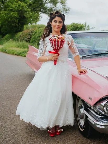 V-neck Lace Pin Up 1950s Tea Length Bridal Gown with Separate Bolero Elegant Bridal Gown